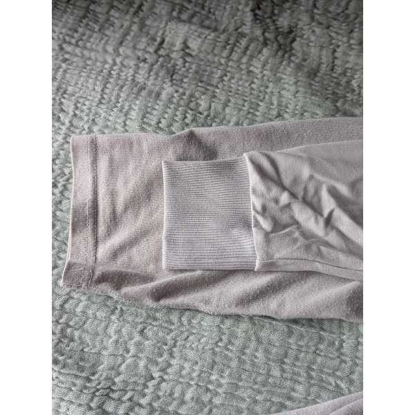 袖比較：下がブレインスリープ、上がベネクス