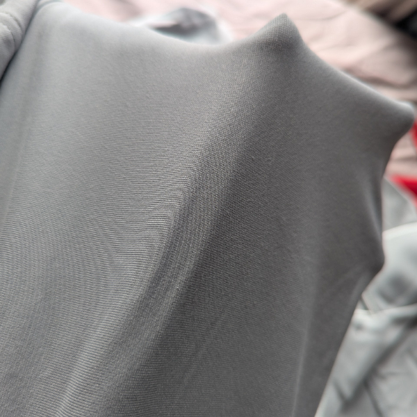 リカバリーウェア　ReD　生地感